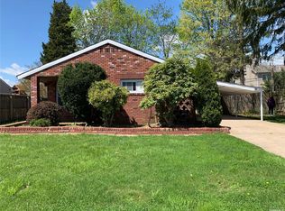 19 Bluebird Dr, Syosset, NY 11791