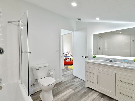 3rd image of 1021 Gardner St