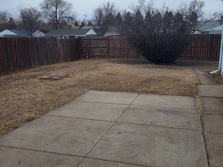 2128 Birch Ave — Photo 8