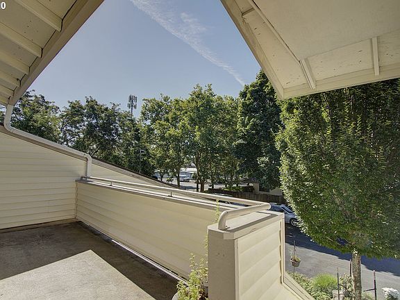 4th image of 502 SE 157th Ave Unit 57