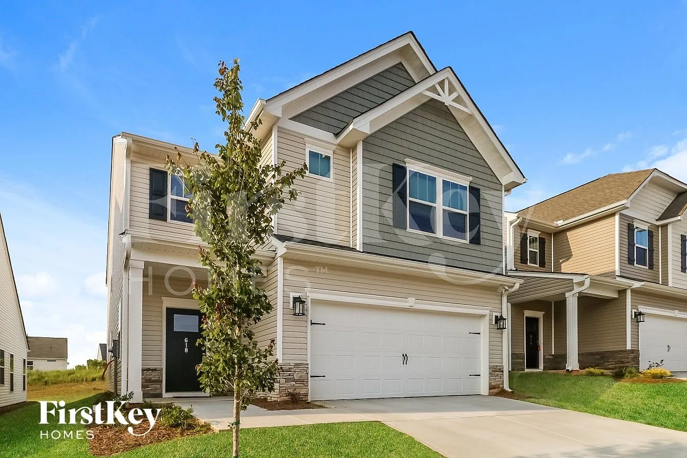 3 bed, 2.5 bath, 2250 sqft, $2,180 — Photo 3