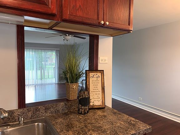 5th image of 1910 W Hatherleigh Ct APT 1B