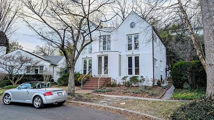 3 bed, 2.5 bath, 2652 sqft, $10,500 — Photo 1