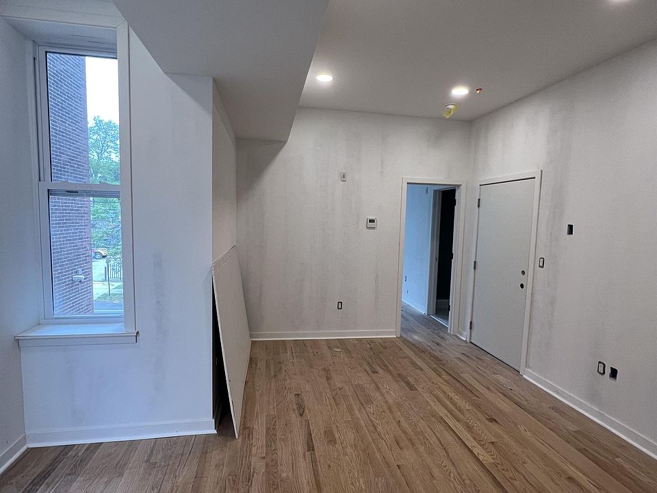 2nd image of 1930 W Girard Ave #2F