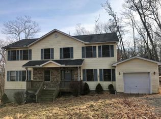 271 Saint Andrews Dr, Bushkill, PA 18324