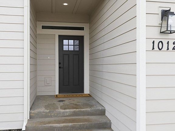 2nd image of 1012 Steptoe View Ln