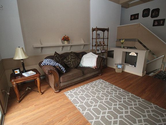 2nd image of 305 E Parkway Estates Dr