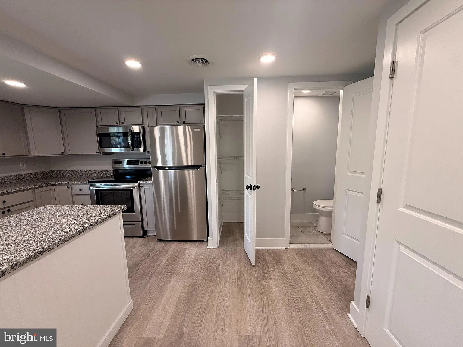 2 bed, 1.5 bath, 1600 sqft, $1,650 — Photo 2