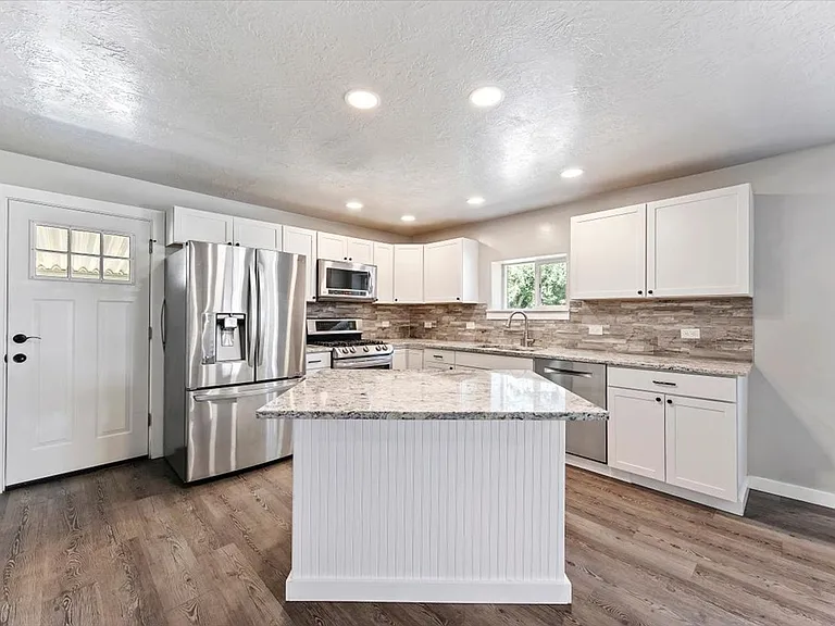 297 Bard Ave — Photo 6