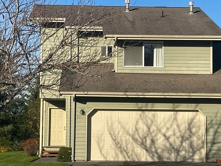 2505 Kentucky St — Photo 1