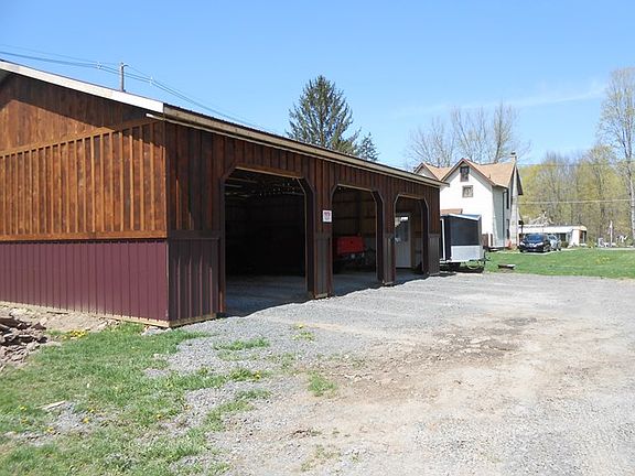 4th image of 373 Holly St