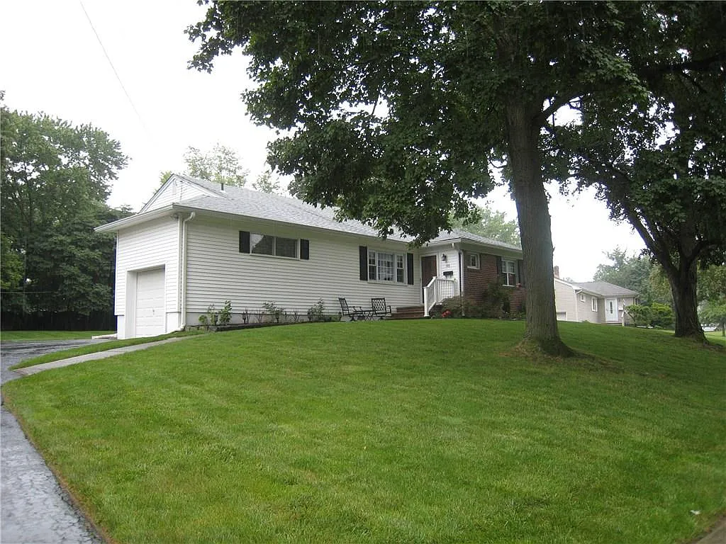 48 Canterbury Rd photo 1