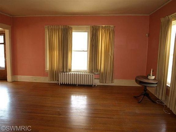 3rd image of 36 Fuller Ave SE
