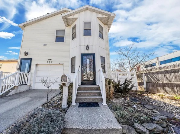 272 E Harrison St #1, Long Beach, NY 11561