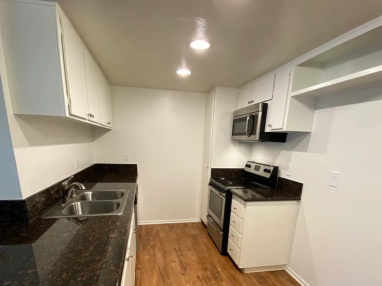 Cross Roads Apartment Homes — Photo 11