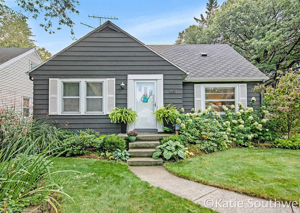 1st image of 1651 Chamberlain Ave SE