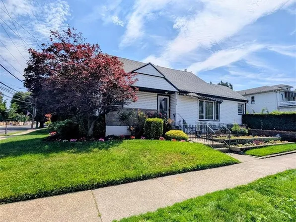 256 Beach 126th St, Rockaway Park, NY 11694