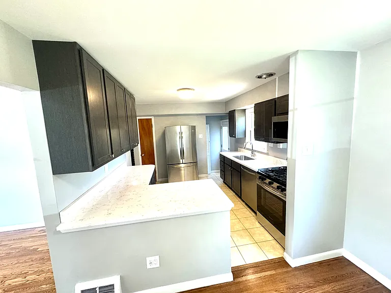 9909 Solar Ln — Photo 5