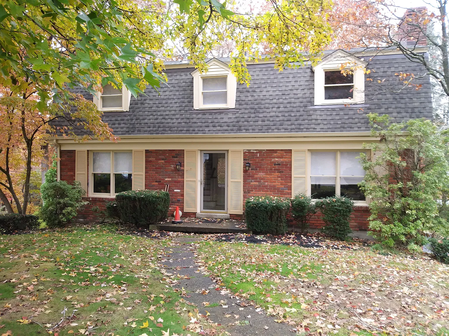 476 Huron Ave photo 1