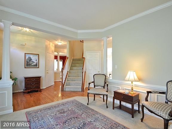 4th image of 10506 Watford Ln
