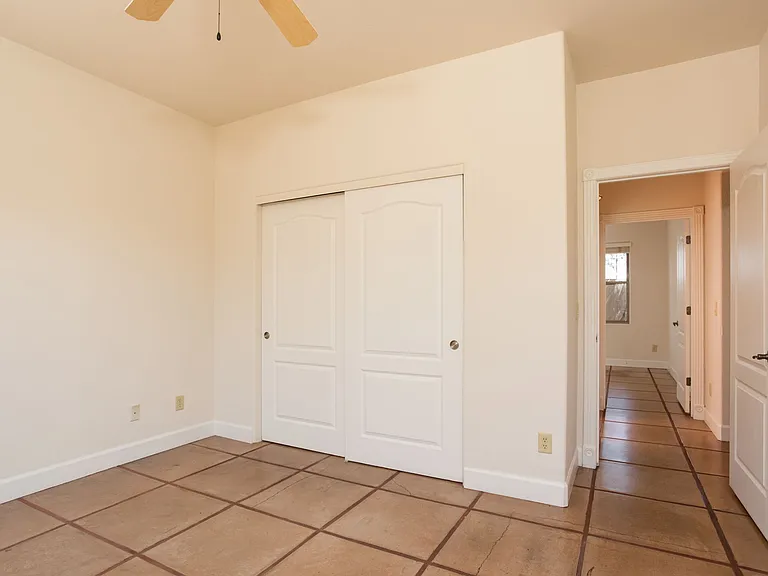1029 E Blanton Dr — Photo 25