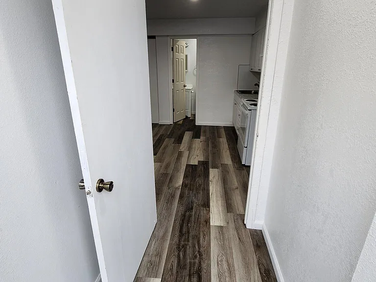 101 E Carson Ave #10 — Photo 2