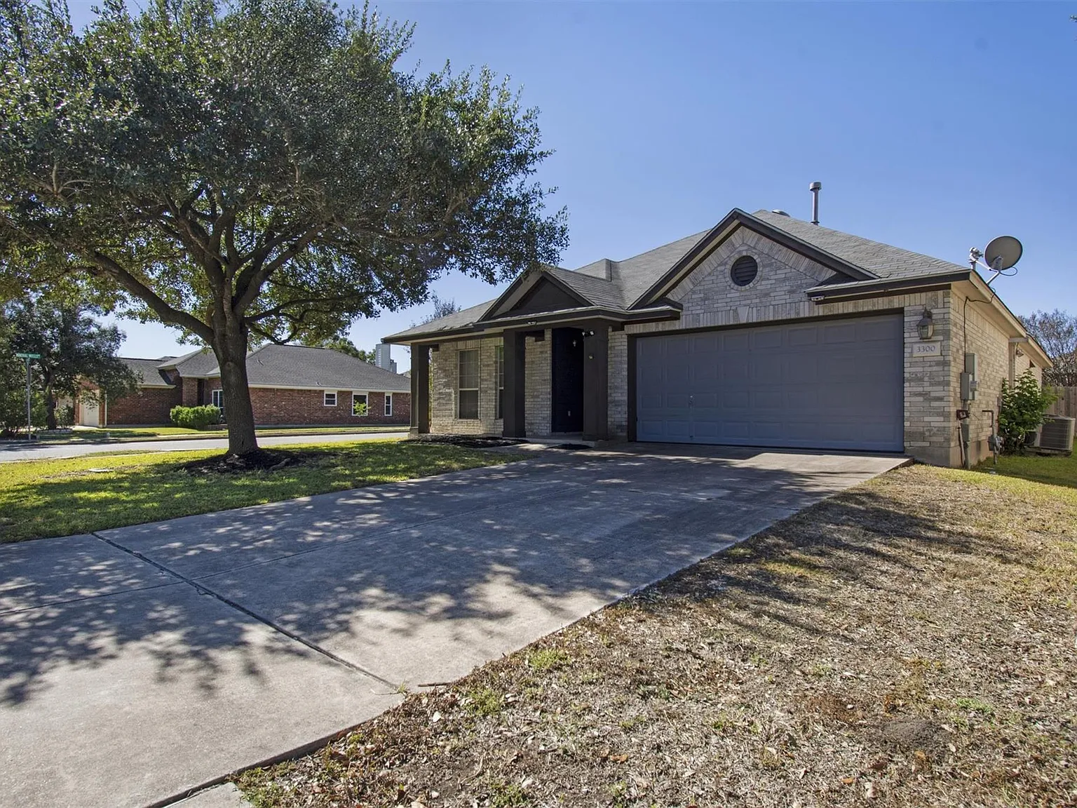 3 bed, 2.0 bath, 1913 sqft, $2,100 — Photo 2
