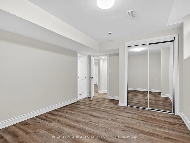 48 Eringate Ct #LOWER — Photo 18