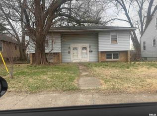 1424-26 E War Memorial Dr, Peoria, IL 61614