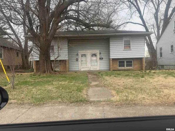 1424-26 E War Memorial Dr, Peoria, IL 61614