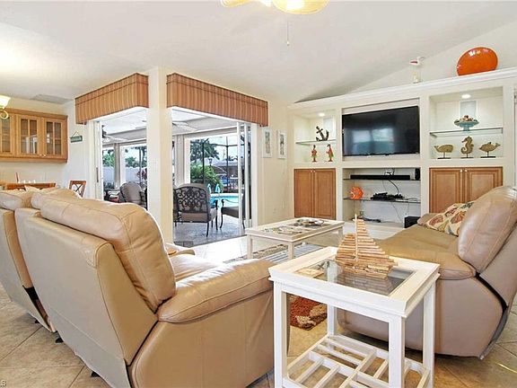 5th image of 1522 SW 54th Ter