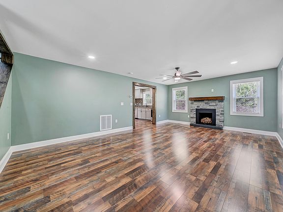 4th image of 215 Heatherwood Dr