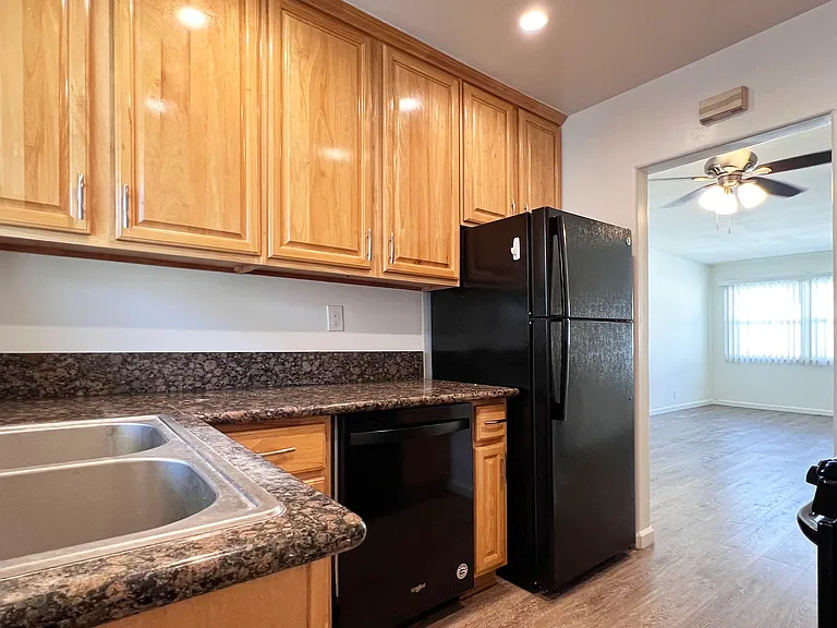 3365 1/2 Mentone Ave #3365-1/2 — Photo 9