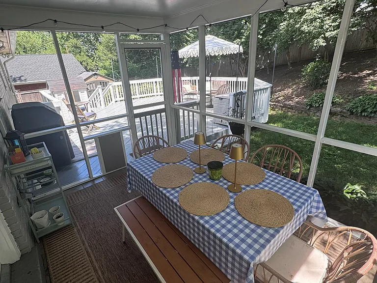 877 Patrick Henry Dr — Photo 16