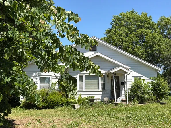 612 W Scott St, Monett, MO 65708
