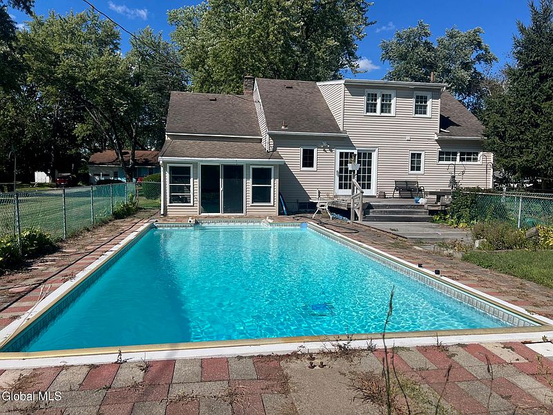 3rd image of 5 McNamara Drive