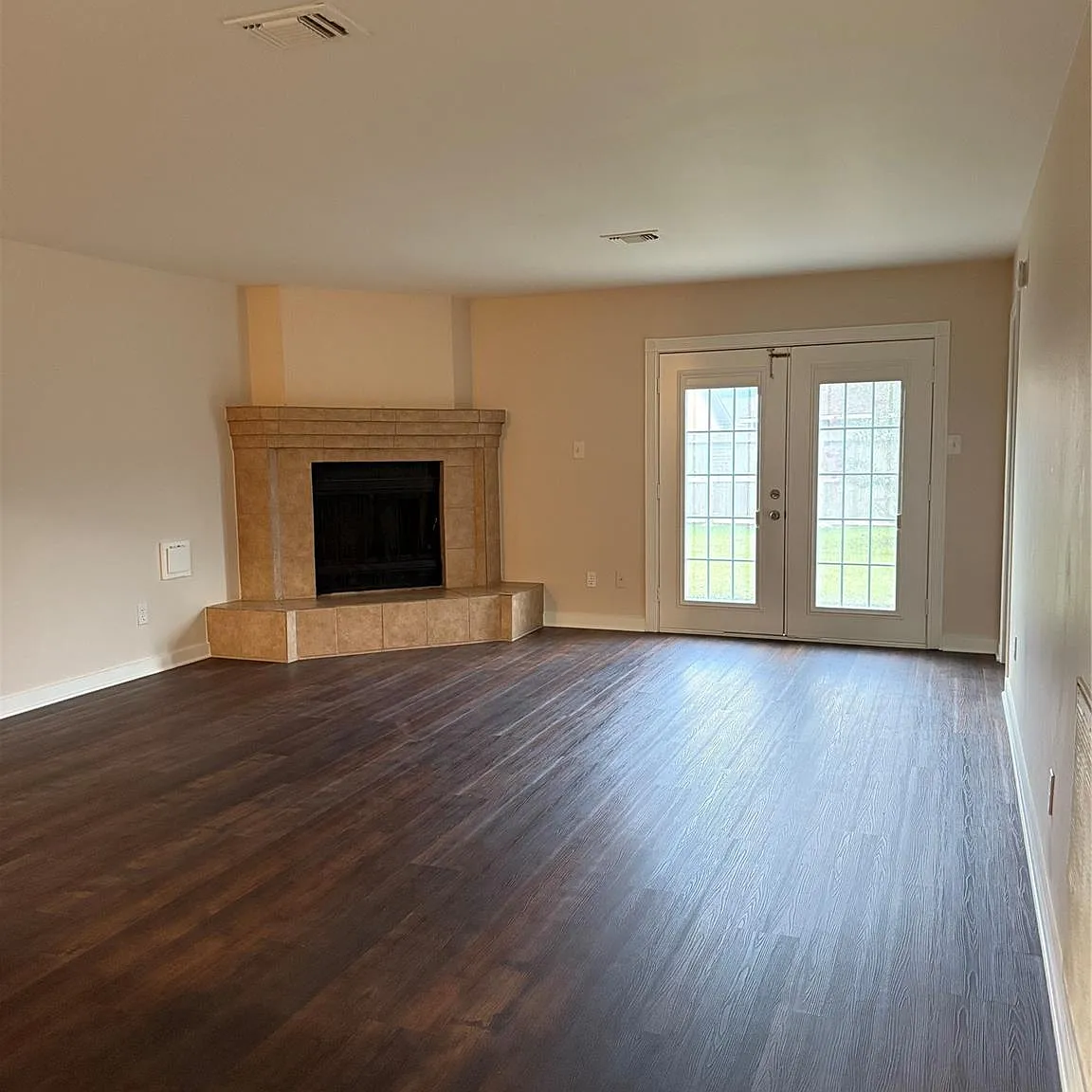 3 bed, 2.0 bath, 1596 sqft, $1,800 — Photo 2