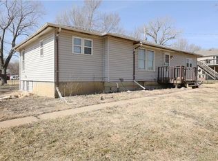 402 N Adams St, Freeman, MO 64746