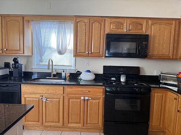 5th image of 6 Underhill Ct Floor 2