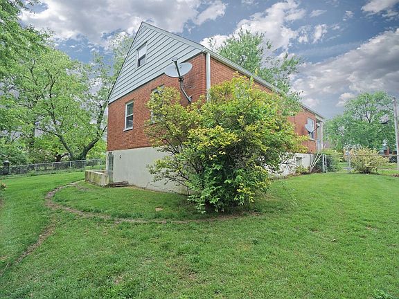 5th image of 933 Woodbriar Ln