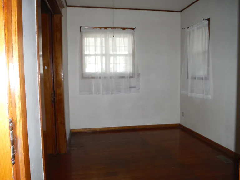 916 W 3rd St #A — Photo 11