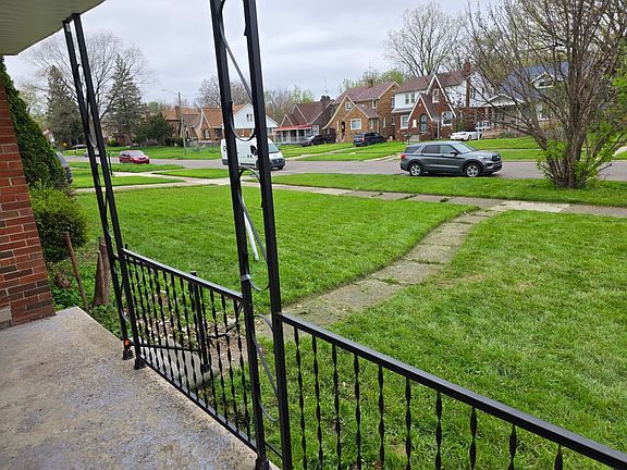 3rd image of 12840 Kilbourne St