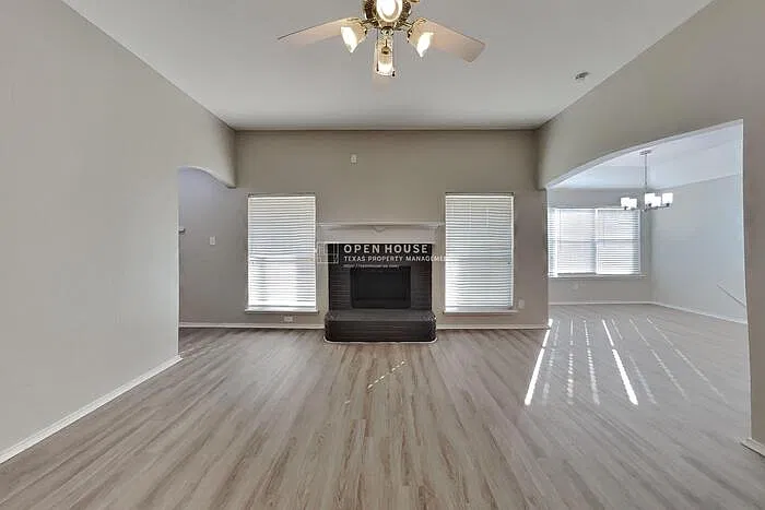 3 bed, 2.0 bath, 1709 sqft, $2,200 — Photo 4