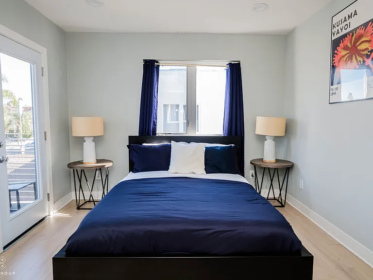 427 N Heliotrope Dr #200 — Photo 21