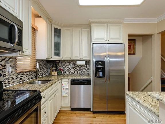 3rd image of 33 Frederick Dr