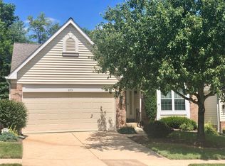 653 Lind Rd, Saint Louis, MO 63125