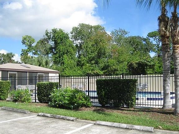 2nd image of 54 Forest Rd