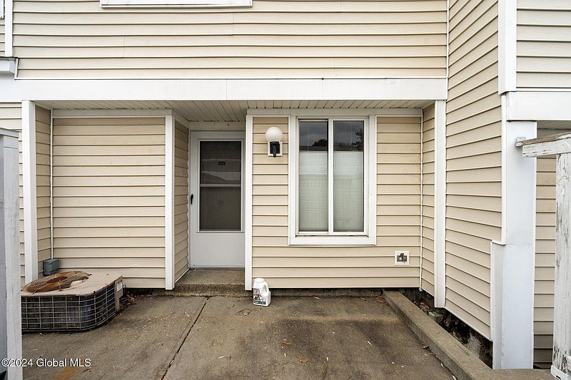 4th image of 204 Chatham Court