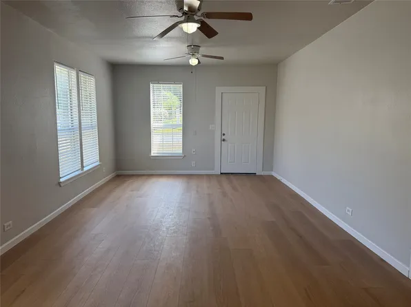 1005 Dodson St, Gainesville, TX 76240