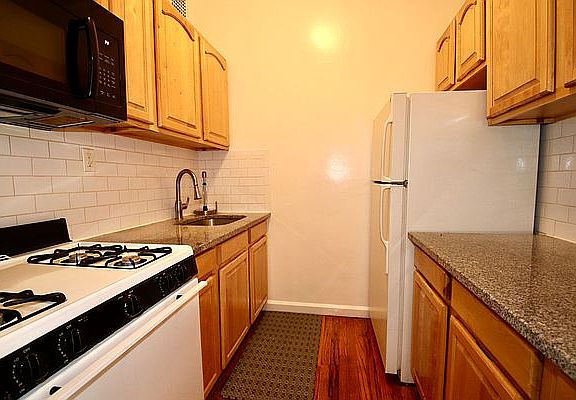 3rd image of 455 W 56th St APT 3